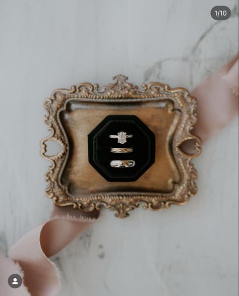 Ring Box Detail Shots, Fall Wedding Flatlay, Elopement Flat Lay, Flat Lay Wedding Details, Detail Photos Wedding, Wedding Photography Detail Shots, Forest Green Wedding, Las Vegas Wedding Photography, Wedding Shot List