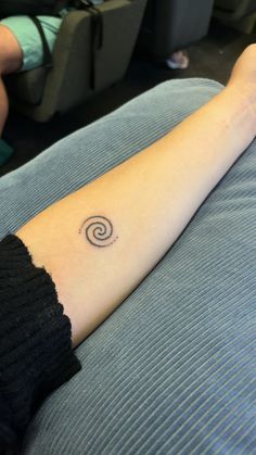 Cute Hand Poke Tattoos, Heart Spiral Tattoo, And Symbol Tattoo, Hand And Poke Tattoo, Swirl Stick And Poke, Simple Stuck And Poke Tattoo, Simple Stick N Poke Ideas, Spiral Stick And Poke, Tiny Spiral Tattoo