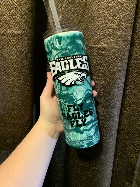 Philadelphia Eagles Custom Tumbler #philadelphiaeagles #eaglesnation #eaglesfootball #customtumblers Eagles Tumbler Cups, Philadelphia Eagles Tumbler, Eagles Tumbler, Epoxy Diy, Football Cups, Resin Tumblers, Eagles Football, Glitter Tumblers, Tumbler Cups Diy