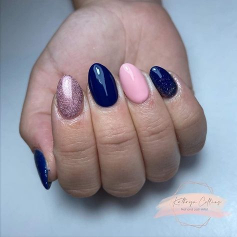 Pink, navy, rose gold nails Navy Blue And Light Pink Nails, Navy Blue And Pink Nail Designs, Navy Blue And Blush Nails, Navy Blush Nails, Pink And Navy Nails Ideas, Pink And Navy Nail Designs, Navy Pink Nails, Navy Blue And Rose Gold Nails, Dark Blue And Pink Nails