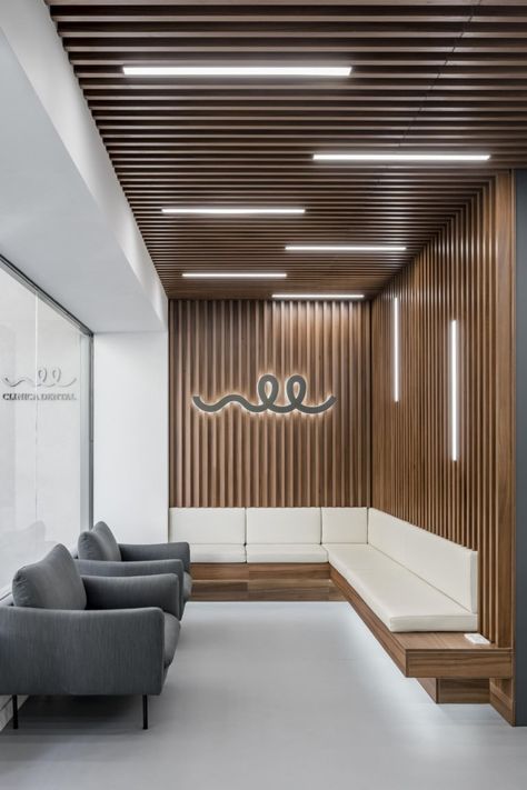 Clínica Dental Nieto&Llorens - Healthcare Snapshots Waiting Room Design Reception Areas, Waiting Area Design, Dental Design Interior, Massage Room Design, Doctor Office Design, Waiting Room Design, Dentist Office Design, Healthcare Interior Design, Dental Office Design Interiors