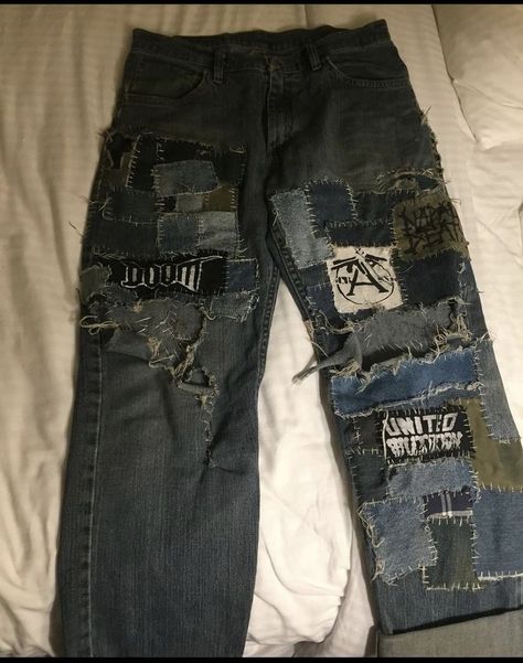 Grunge Custom Clothes, Punk Patch Pants, Patch Pants Punk, Grunge Patches, Pants With Patches, Epic Outfits, Crust Pants, Punk 57, Punk Fashion Diy