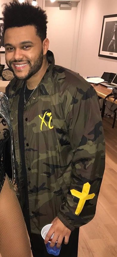 Okay but can I have his jacket? ❤️✌️ The Weeknd Styles, Weeknd Tweets, Tattoos Outdoors, Music Community, Celebrities Tattoos, R&b And Soul, Beauty Behind The Madness, Abel Makkonen, Abel The Weeknd