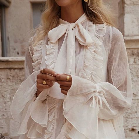 Romantic Style ~ Daily Inspiration · Cool Chic Style Fashion Yellow Suit, Mode Chic, Boutique Fashion, Outfit Look, Romantic Style, Mode Inspiration, Looks Style, Look Chic, Woman Colour