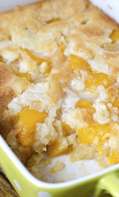 There are three reasons why this fantastic Peach Cobbler can become one of your favorite recipes – it’s super tasty, super simple and super economic. Homemade Peach Cobbler, Easy Peach Cobbler, Southern Peach Cobbler, Easy Peach Cobbler Recipe, Cobbler Easy, Peach Dessert, Peach Cobbler Easy, Peach Desserts, Peach Cobbler Recipe