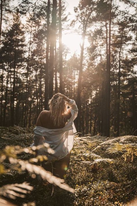 Outdoor Portrait Photography, Bouidor Photography, Nature Photoshoot, Forest Photos, Shotting Photo, Photographie Portrait Inspiration, Outdoor Shoot, Foto Tips, Outdoor Portraits