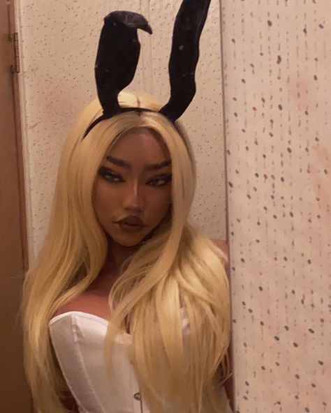 Playboy Makeup Look, Playboy Bunny Makeup Looks, Playboy Makeup, Halloween Baddie, Bunny Makeup, Emo Clothes, Hedgehog Pet, Cute Eye Makeup, Emo Outfits