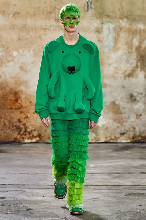 Walter Van Beirendonck Fall 2020 Menswear collection, runway looks, beauty, models, and reviews. Metaverse Fashion, Fashion For Work, Outrageous Fashion, Menswear Details, Runway Magazine, Walter Van Beirendonck, Menswear Runway, Jeff Koons, Crazy Outfits