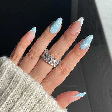 59 Cute Winter Nails Designs + Art Ideas for the 2024-2025 Season Best Winter Nails, Nail Designs For Winter, Cute Winter Nails, Winter Nails Designs, Light Blue Nail Designs, January Nail Designs, Blue And White Nails, Light Blue Nails, Manicure Colors