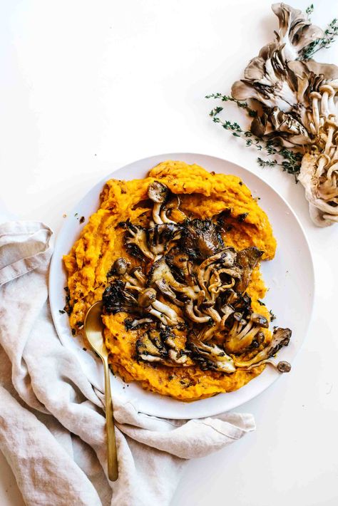 CREAMY ROASTED SQUASH & CRISPY MUSHROOMS. | Kale & Caramel Crispy Mushrooms, Roasted Squash, Squash Recipes, Diet Food, Vegan Dishes, Winter Food, Vegan Dinners, Sweet Potatoes, Veggie Recipes