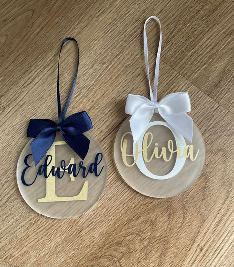 Vinyl Ornaments, Cricut Ornaments, Cricut Christmas Ideas, Idee Cricut, Personalised Christmas Baubles, Christmas Vinyl, Personalised Christmas Decorations, Christmas Stationery, Diy Cricut