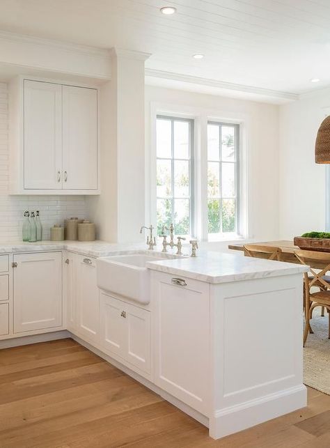 The white kitchen is my favorite! White cabinets and white counters are just so pretty and clean. Small Kitchens With Peninsulas, Stylish Small Kitchen, Kitchen Island With Sink, Kitchen Peninsula, Farmhouse Kitchen Island, Remodel Inspiration, Farmhouse Kitchen Design, New Kitchen Cabinets, Remodel Kitchen