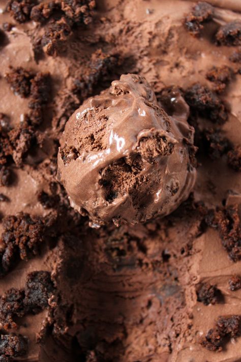 Brownie Fudge Ice Cream - Sweets by Elise Brownie Fudge, Fudge Ice Cream, Fudgy Brownie Recipe, Brownie Cups, Brownie Ice Cream, Cookie Dough Ice Cream, Mint Ice Cream, Homemade Ice Cream Recipes, Delicious Brownies