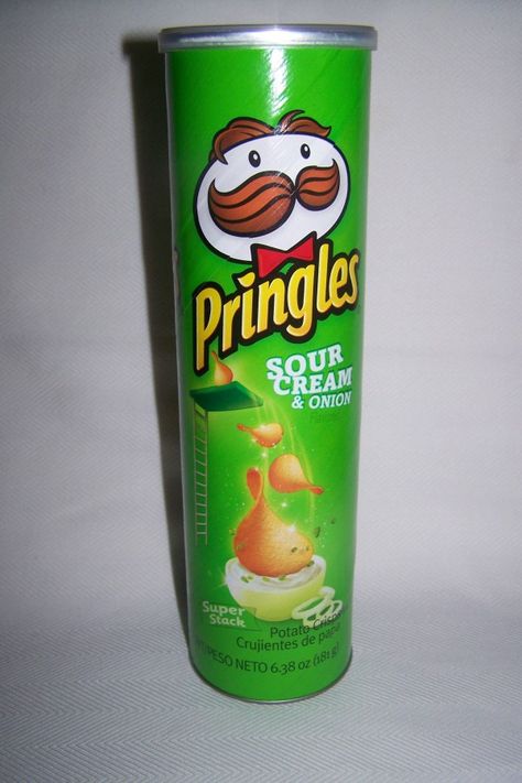 This is a guide about uses for Pringles cans. Pringles cans have great craft or storage potential. Pringles Can Ideas, Ruffles Potato Chips, Can Ideas, Pringles Can, Diy School Supplies, Sour Cream And Onion, Bulk Candy, Reuse Recycle, Can Crafts