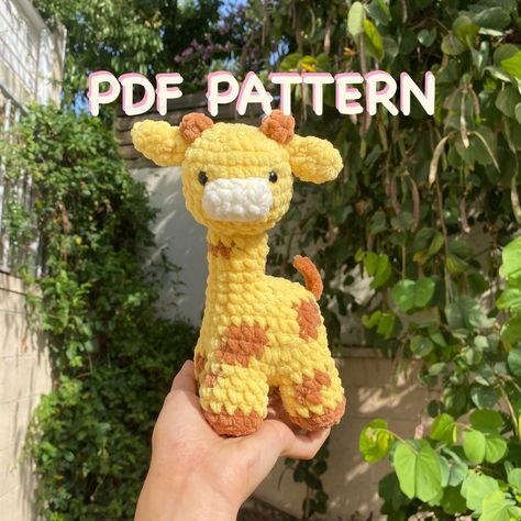 Crochet Animals Giraffe, Girrafe Crochet Free Pattern, How To Crochet A Giraffe, Giraffe Sewing Pattern Free, Giraffe Crochet Pattern Free, Crochet Giraffe Free Pattern, Knitting Keychain, Knitting Scarfs, Character Crochet