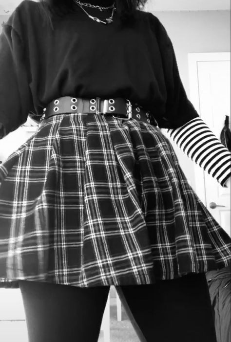 Cute Emo Outfits Skirts, Emo Skirt Aesthetic, Emo Outfits Skirts, Emo Outfit With Skirt, Skirt Emo Outfit, Emo Outfits With Skirt, Skirt Outfits Emo, Egirl Skirt Outfits Ideas, Feminine Emo Outfits