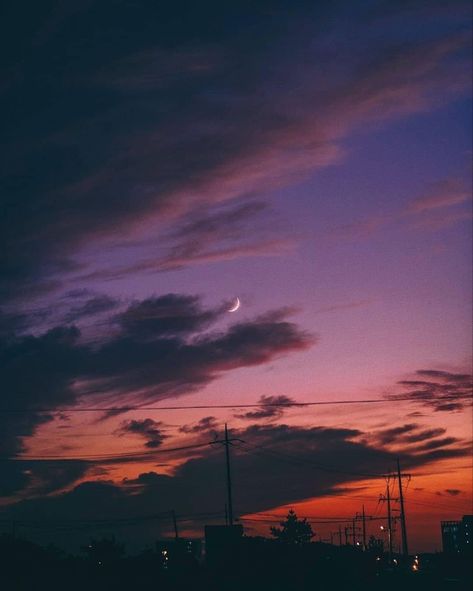 Nature, Moon Vibes, Heaven Painting, Dusk Sky, Weird Fiction, Sky Moon, Moon Painting, Pretty Sky, Aesthetic Colors