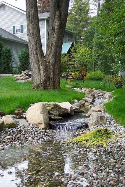 40 Artificial River Ideas for a Calming Yard Atmosphere - Matchness.com Diy Water Fountain Backyard Stream, Front Yard Ponds Ideas, Landscape Stream Ideas, Man Made Stream In Yard, Pond Stream Ideas, Man Made Stream, Man Made Pond In Backyard, Diy Creek, Backyard Water Feature Diy