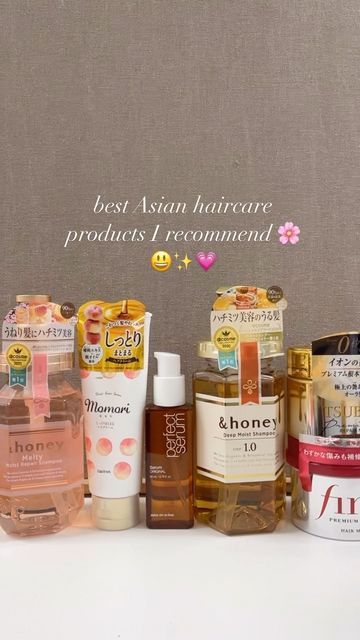 Likeskin | K-Beauty Shop on Instagram: "shop at likeskin! 🌸 products mentioned: 💗 &honey melty shampoo: best suited for frizzy hair and dull hair adds shine and softness to hair 🍑 momori peach hair cream: has heat protection works better than olaplex imo! does not weigh down hair or make it feel greasy makes hair smell just like sweet peaches ✨ miseenscene perfect hair serum: has 7 types of oils to repair dry and damaged hair love it’s fresh fruity clean scent 🫧 🐝 &honey deep moist shampoo: has three types of honey to deeply replenish moisture in hair has honey sweet scent! Great for dry hair 💖 tsubaki hair mask: works miracles in reviving bleached dyed hair I love this better than the viral fino hair mask! the scent is divine as well and long lasting on hair for daysss 🥰 . . . #hai K Beauty Hair, Clean Hair Care Products, Hair Products For Dry Frizzy Hair, Hair Serums, Fino Mask, Korean Hair Products, Best Korean Hair Products, Honey Hair Oil, Honey Hair Products