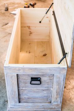 Diy Storage Chest, Diy Wood Chest, Diy Storage Trunk, Chests Diy, Bedroom Storage Chest, Koti Diy, Diy Bedroom Storage, Diy Muebles Ideas, Diy Storage Bench