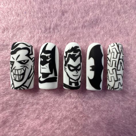 Dc Inspired Nails, Dc Nail Art, Superhero Nail Art, Wwe Nails Designs, Nightwing Nails, Batman Acrylic Nails, Batman Nails Design, Batman Nails Acrylic, Dc Nails