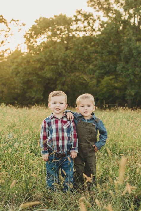 Brother photography, little boy photos, Kentucky photography, family pictures, little boy poses, fall photography, two arrows photography Brother Photography, Brother Poses, Kentucky Photography, Sunrise Shoot, Sibling Photography Poses, Brother Pictures, Brothers Photography, Kids Playroom Ideas, Foto Kids