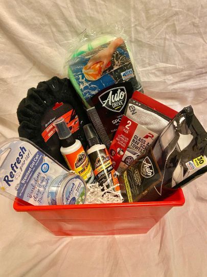 Car Gift Basket, Auction Gift Basket Ideas, Dollar Tree Gifts, Shower Prizes, Auction Baskets, Raffle Basket, Teen Driver, Raffle Baskets, Diy Gift Baskets