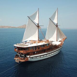 Luxury Sailing Yachts, Sailing Yachts For Sale, Expedition Yachts, Sailboat Yacht, Komodo National Park, Classic Sailing, Sailing Art, Old Sailing Ships, Sailing Yachts