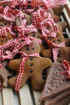 Gabby Crafts, Cinnamon Salt Dough Ornaments, Ornament Dough, Salt Ornaments, Cinnamon Salt Dough, Ornaments Recipe, Cookie Ornaments, Salt Dough Christmas Ornaments, Salt Dough Crafts