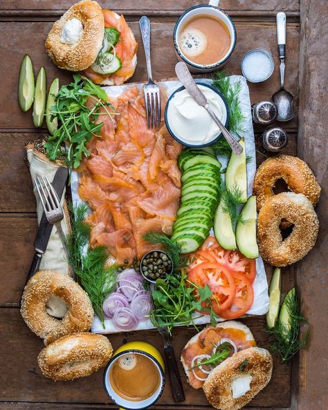 Back in Canada = Back to Saturday mornings with my crew. Smoked Salmon love forever. Happy Weekend friends - have the best one!! Bagel Bar, Sommer Mad, Party Food Platters, God Mat, Nutrition Education, Food Platters, Food Presentation, Bagels, Finger Food