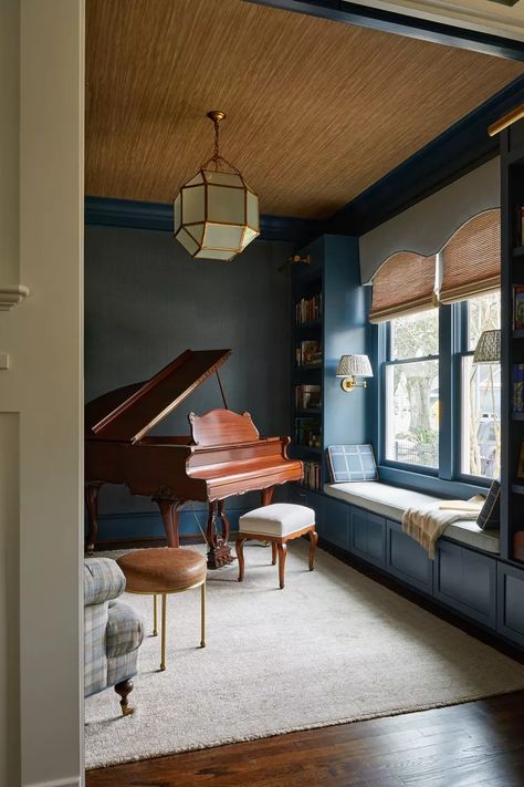 Piano Room Design, Grand Piano Living Room, Kids Homework Room, Grand Piano Room, Flex Room Ideas, Office Music Room, Piano Living Rooms, Winter Decorating Ideas, Piano Lounge