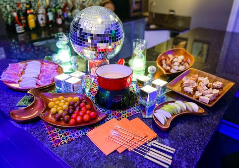 GREAT IDEAS TO CREATE A 70s THEMED, FONDUE DINNER PARTY! Themed Dinner Party Ideas, 70’s Theme Party, 70s Birthday Party Ideas, Fondue Dinner Party, 70s Dinner Party, Soul Train Party, Fondue Dinner, Themed Dinner Party, 70s Party Theme