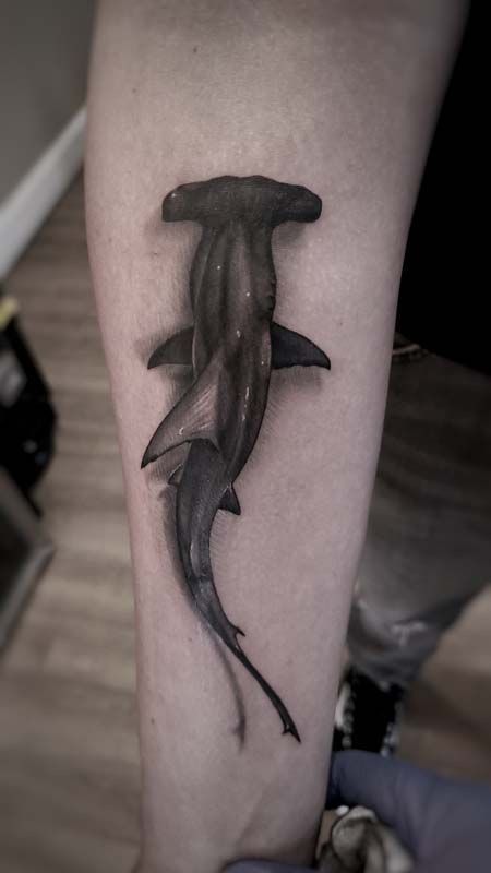 Hammerhead Tattoo, Viking Tattoos For Men, Tato Maori, Hammerhead Shark Tattoo, Kraken Tattoo, Shadow Tattoo, Back Of Arm Tattoo, Tattoos Inspo, Realistic Tattoo Sleeve