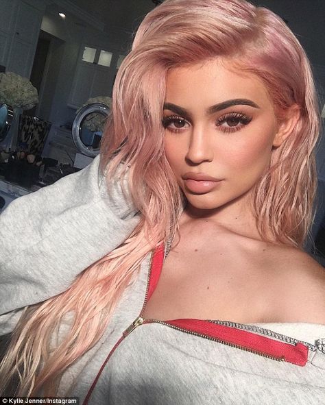 Rose Gold Blonde, Looks Kylie Jenner, Gold Hair Colors, Hair Color Rose Gold, Gold Blonde, Rose Gold Hair, Pastel Hair, New Hair Colors, Gold Hair