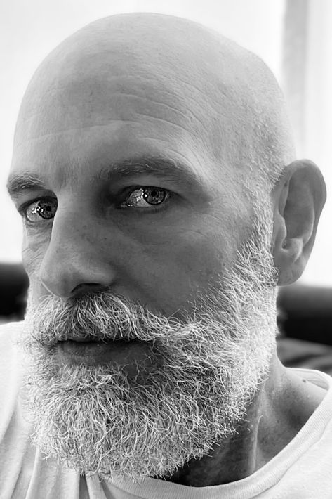 Beard and Bald Stylish Beards, Bald Look, Men's Facial Hair, Grey Beards, Bald Head, Bald Heads, White Beard, Shaved Head, Silver Fox