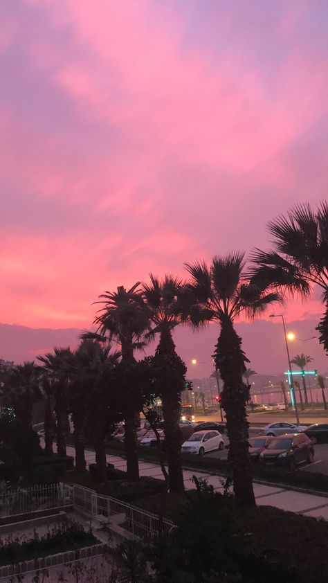 Pink Places Travel, Asthetic Pink Picture, Pink Sunset Wallpaper Iphone, Pink Wallpaper Sunset, Pink Wallapers Aesthetics Iphone, Pink Hour Sky, Pink Sea Wallpaper, Izmir Wallpaper, Pink Hour Aesthetic