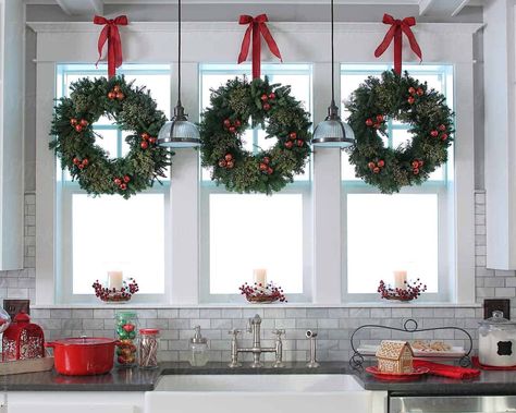 Bring holiday cheer to your kitchen with these Christmas ideas Window Wreaths Indoor, Kitchen Window Wreath, Window With Wreath, Christmas Host, Classy Christmas Decor, Christmas Wreath Craft, Simple Holiday Decor, Wreath Indoor, Window Wreath