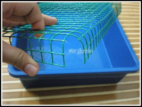 DIY Rabbit Hutch | Bend the each end of the wiremesh. This is to prevent your bunny from ... Bunny Necessities, Cavy Cage, Bunny Litter Box, Diy Rabbit Cage, Diy Litter Box, Indoor Rabbit Cage, Diy Rabbit Hutch, Rabbit Feeder, Rabbit Litter