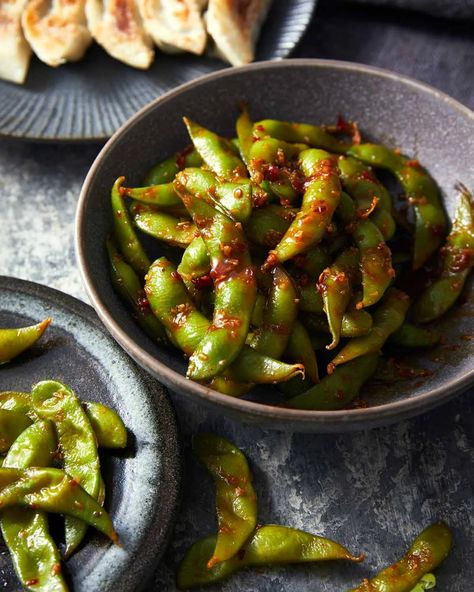 Spicy edamame Edamame Recipes Spicy, Recipe Tin Eats, Spicy Edamame, Edamame Recipe, Spicy Garlic Sauce, Frozen Edamame, Tin Eats, Beef Tataki, Edamame Recipes