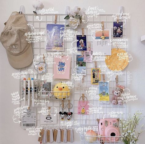 Wall Grid Decor Ideas, Wall Grid Ideas Bedroom, Wall Grid Kpop, Aesthetic Wall Grid Ideas, Kpop Grid Wall, Grid Board Ideas, Wall Grid Aesthetic, Wall Grid Ideas, Small Entertainment Room