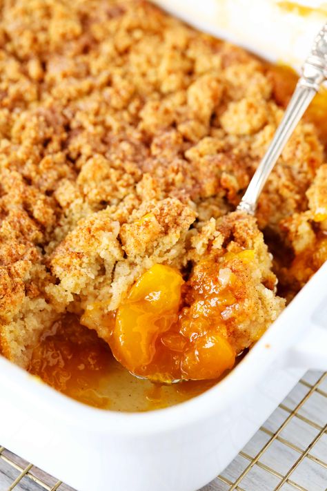 Peach Cobbler Crumble Topping, Peach Cobbler Crust, Crumble Topping Recipe, Old Fashioned Peach Cobbler, Cobbler Crust, Southern Peach Cobbler, Cobbler Easy, Cobbler Topping, Peach Crumble