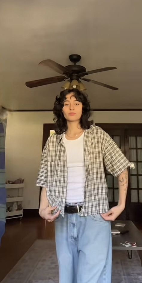 Hot Season Outfit, Tomboy Summer Outfits Shorts, Masc Women Streetwear, Macs Lesbian Outfit, Tomboy Femme Outfits Summer, She They Outfits, Masc Button Up Outfits, Transmasc Fashion Summer, Women In Mens Clothes