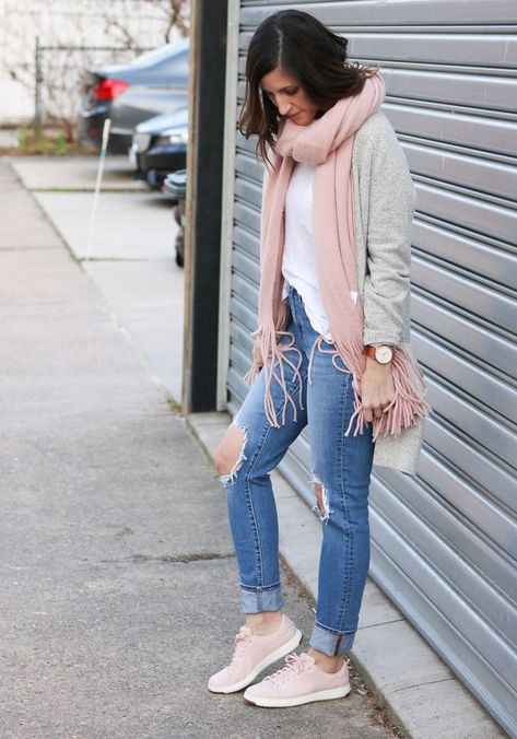 Pink Shoes Outfit Ideas, Pink Sneakers Outfit, Blush Pink Shoes, Sneaker Outfit Fall, Pink Shoes Outfit, Shoes Outfit Ideas, Tennis Shoes Outfit, Sneaker Outfits, Sneakers Fashion Outfits