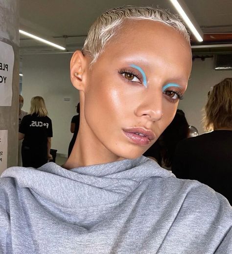 New York Fashion Week Spring 2022: The Biggest Hair and Makeup Looks | Vogue Pastel Graphic, Fresh Makeup Look, Mac Eyes, High Fashion Makeup, Fresh Makeup, Runway Makeup, Graphic Liner, Colorful Eye Makeup, Big Hair