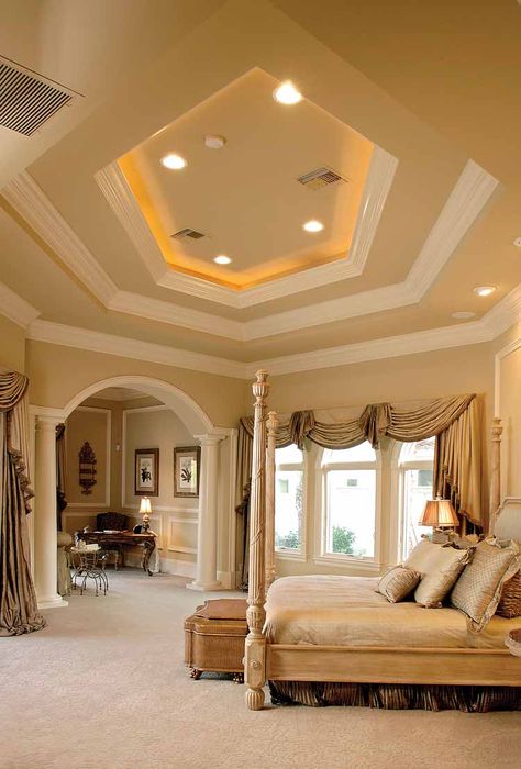 Don't know if i could ever live here without forgetting that I am not in a hotel, but it looks soo nice!! Southern Style, Mustard Bedroom, Beautiful Bedrooms Master, Small House Floor Plans, Colored Ceiling, Tray Ceiling, Bedroom Ceiling, House And Home Magazine, Complementary Colors