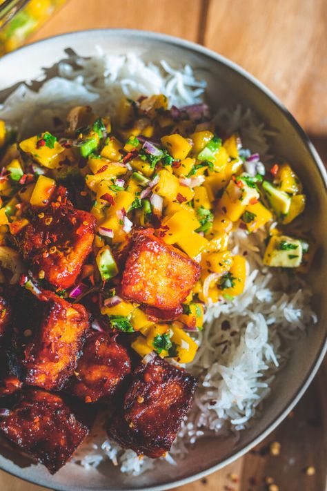 BBQ Tofu Bowls with Amazing Mango Salsa I Georgie Eats Bbq Buddha Bowl, Vegan Dinner For A Crowd, Bbq Tofu Bowl, Mango Tofu, Tofu Bowls, Tofu Bowl, Veggie Bowls, Bbq Tofu, Mango Recipes