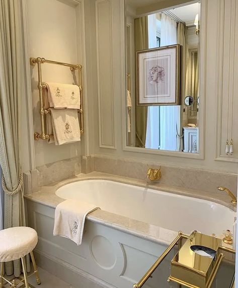 Paris Bathroom, Old Money House, The Ritz Paris, Ritz Hotel, Ritz Paris, Dream Bathrooms, Elegant Bathroom, Dream Apartment, Dream House Interior