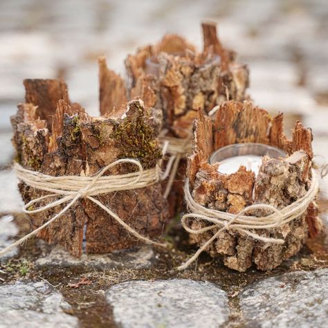 This rustic tree bark lantern decoration is the ideal addition to your home decor! Bring the beauty of the outdoors inside with this idea! A perfect rustic home decor piece that doubles as a lantern or candle holder. A perfect budget craft idea for fall! #Rustic #Candle #DIY #Farmhouse #HomeDecor #Centerpiece Tree Bark Crafts, Bark Idea, Birch Bark Crafts, Driftwood Diy, Budget Crafts, Outdoors Inside, Deco Nature, Easy Candles, Rustic Candle Holders