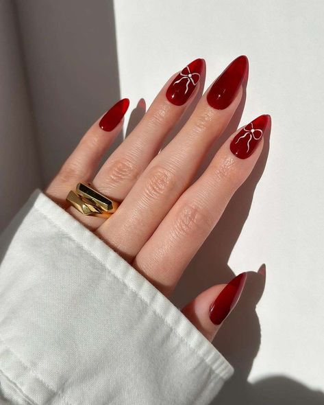 20 Sweet and Chic Cherry Red Nails to Save Forever Red And Gold Nails, Kutek Disney, December Nails, February Nails, Cherry Nails, Nagel Tips, Casual Nails, Classic Nails, Red Nail Designs