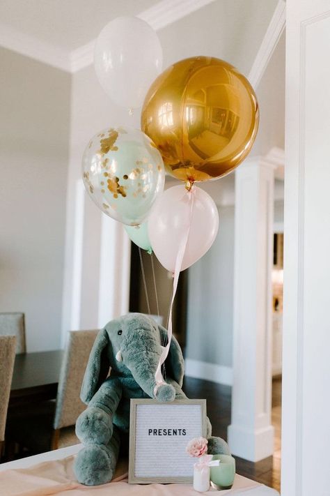 Baby Shower Venues, Classy Baby Shower, Baby Shower Theme Decorations, Baby Shower Deco, Baby Shower Brunch, Simple Baby Shower, Baby Shower Table, Baby Shower Inspiration, Modern Baby Shower